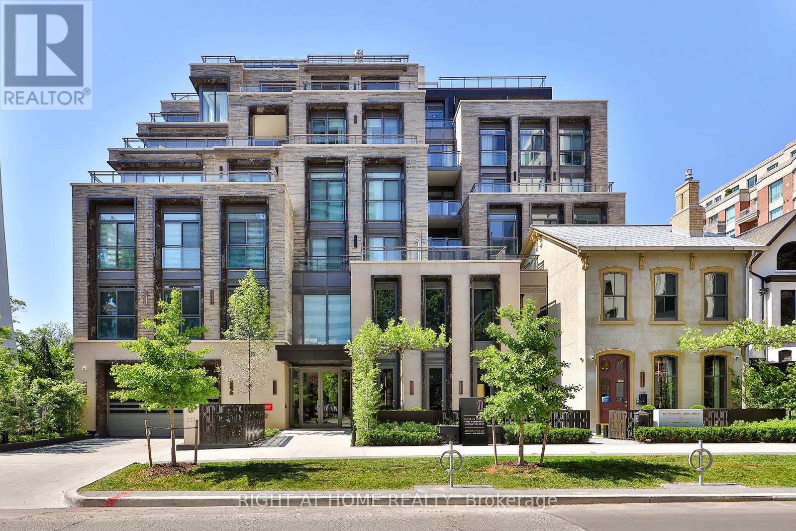 Apartment at GARDEN HOME 1 - 10 PRINCE ARTHUR AVENUE, Toronto