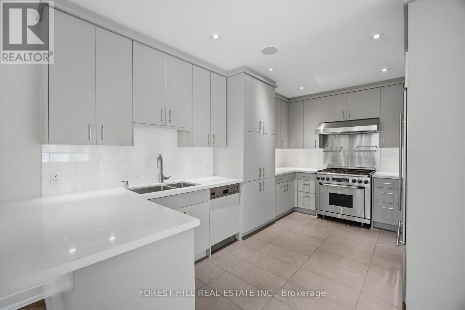 Townhouse at 52 SHAFTESBURY AVENUE, Toronto