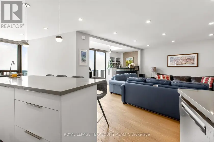 Apartment at 2432 - 33 HARBOUR SQUARE, Toronto