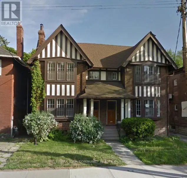 Multiplex at MAIN - 181 ST CLAIR AVENUE, Toronto (Rosedale-Moore Park)