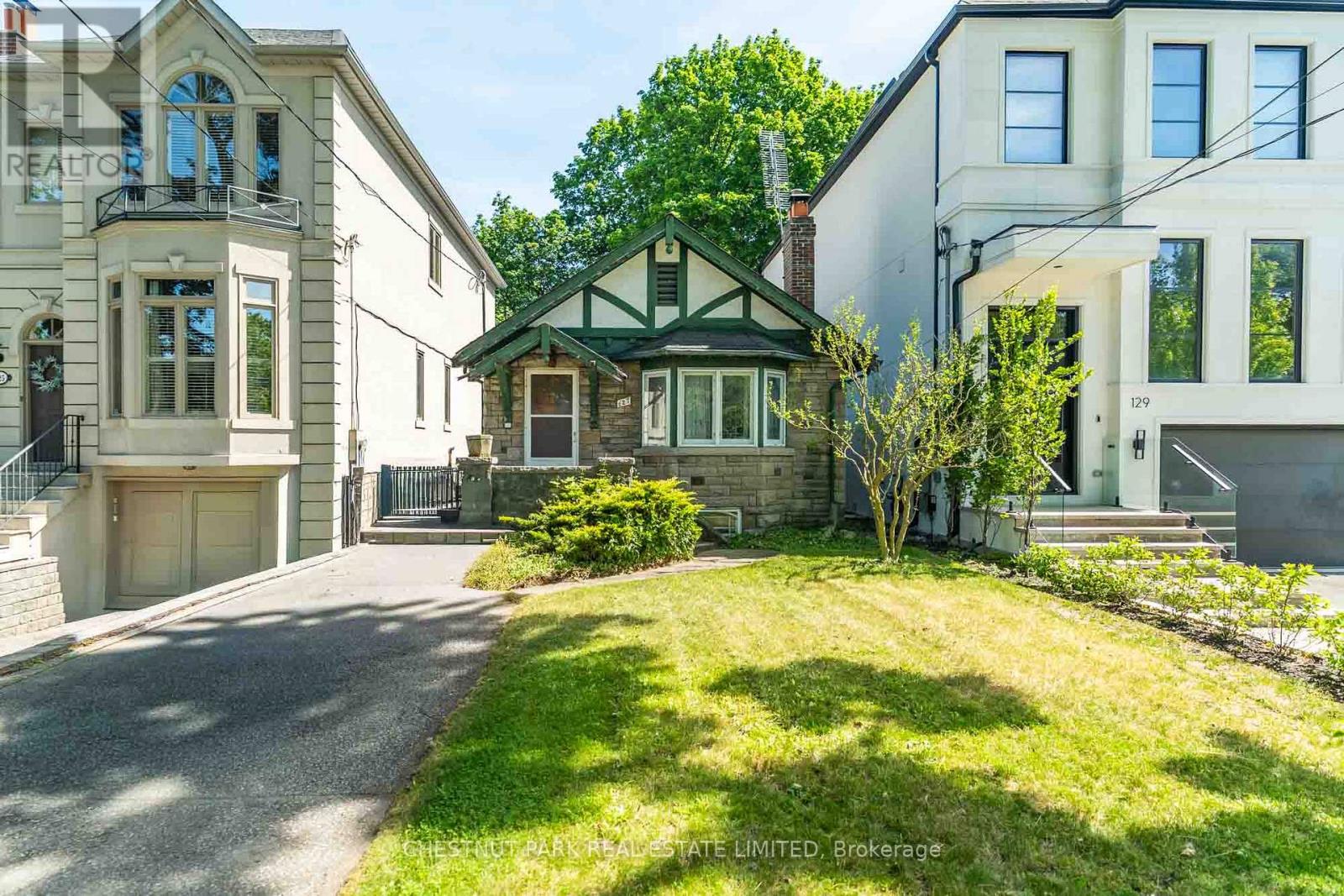 Detached at 127 ST CLEMENTS AVENUE, Toronto