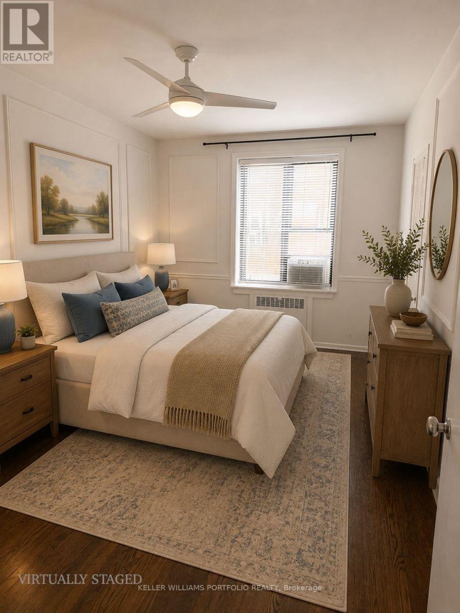 Apartment at 422 - 150 FARNHAM AVENUE, Toronto