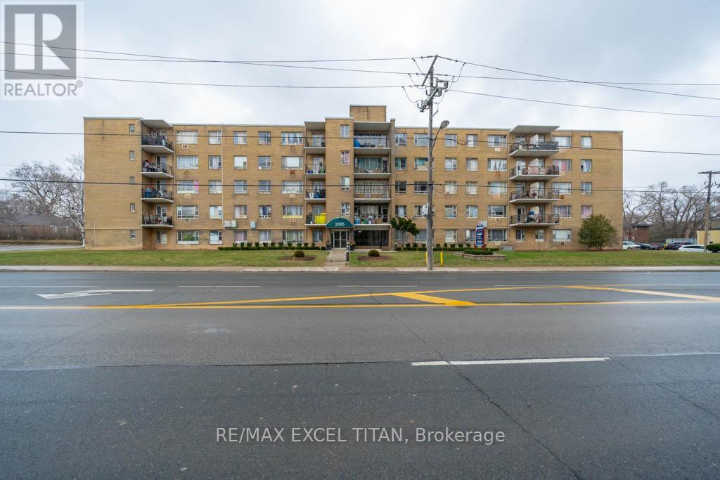 Apartment at 111 - 2895 BATHURST STREET, Toronto