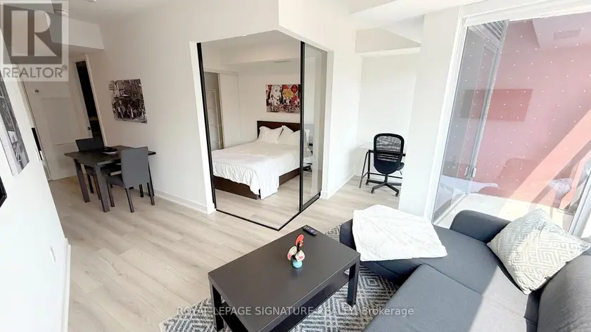 Apartment at 203 - 5 LAKEVIEW AVENUE, Toronto