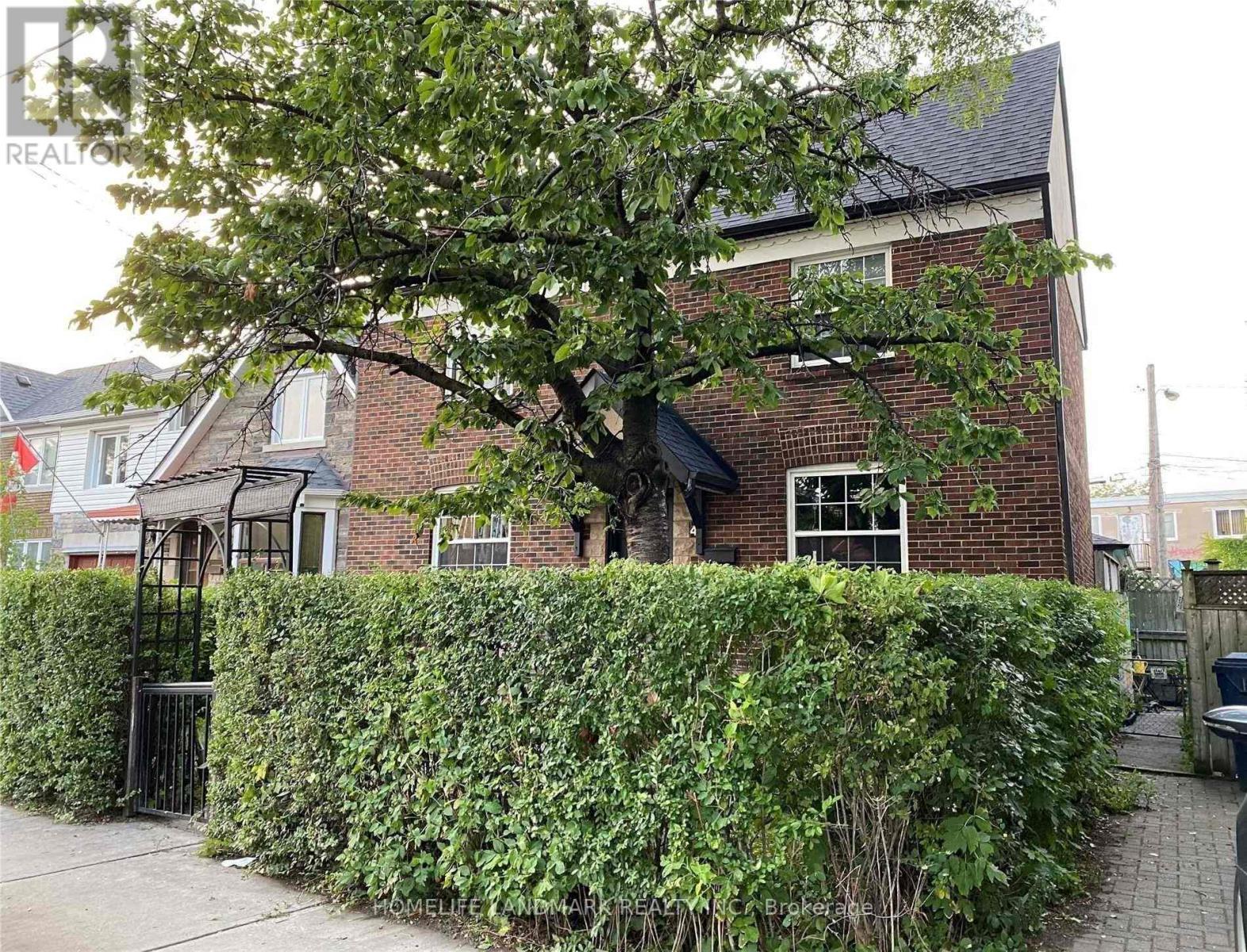 Detached at UPPER - 4 SULLY CRESCENT, Toronto