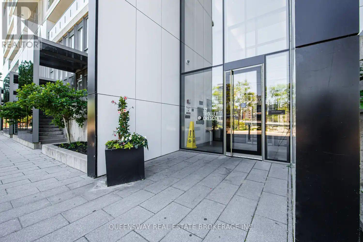 Apartment at 1014 - 32 TROLLEY CRESCENT, Toronto