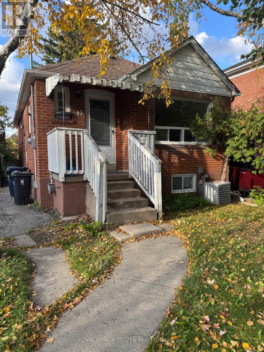 Detached at 32 NEWTON DRIVE, Toronto