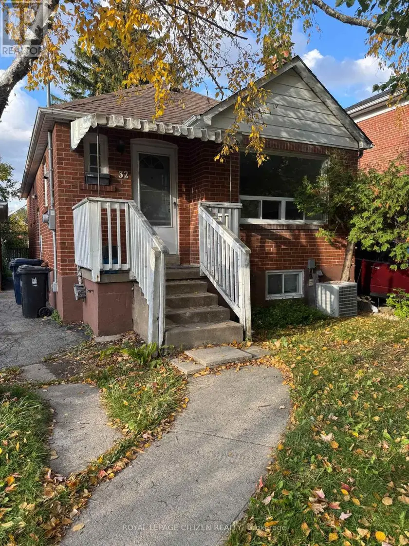 Detached at 32 NEWTON DRIVE, Toronto
