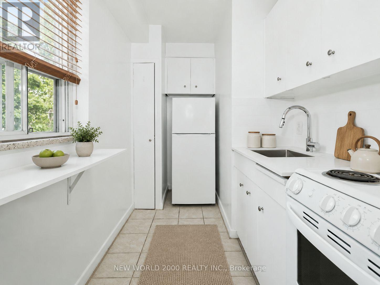 Apartment at 308 - 88 BERNARD AVENUE, Toronto (Annex)