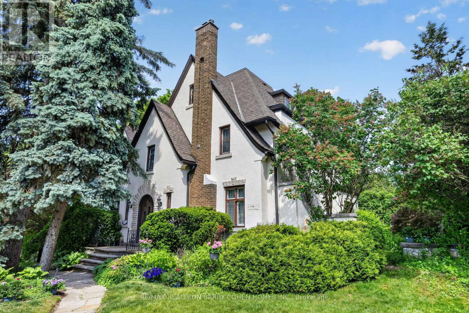 Detached at 29 STRATHGOWAN CRESCENT, Toronto