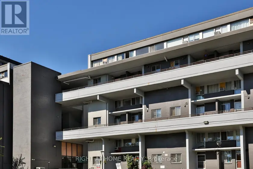 Townhouse at 302 - 35 SUNNY GLENWAY, Toronto