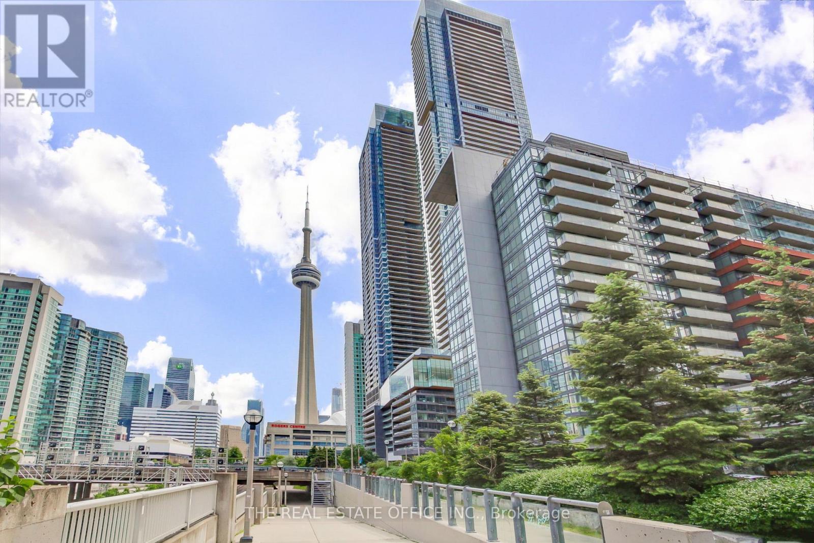 Apartment at 611 - 1 CONCORD CITYPLACE WAY, Toronto