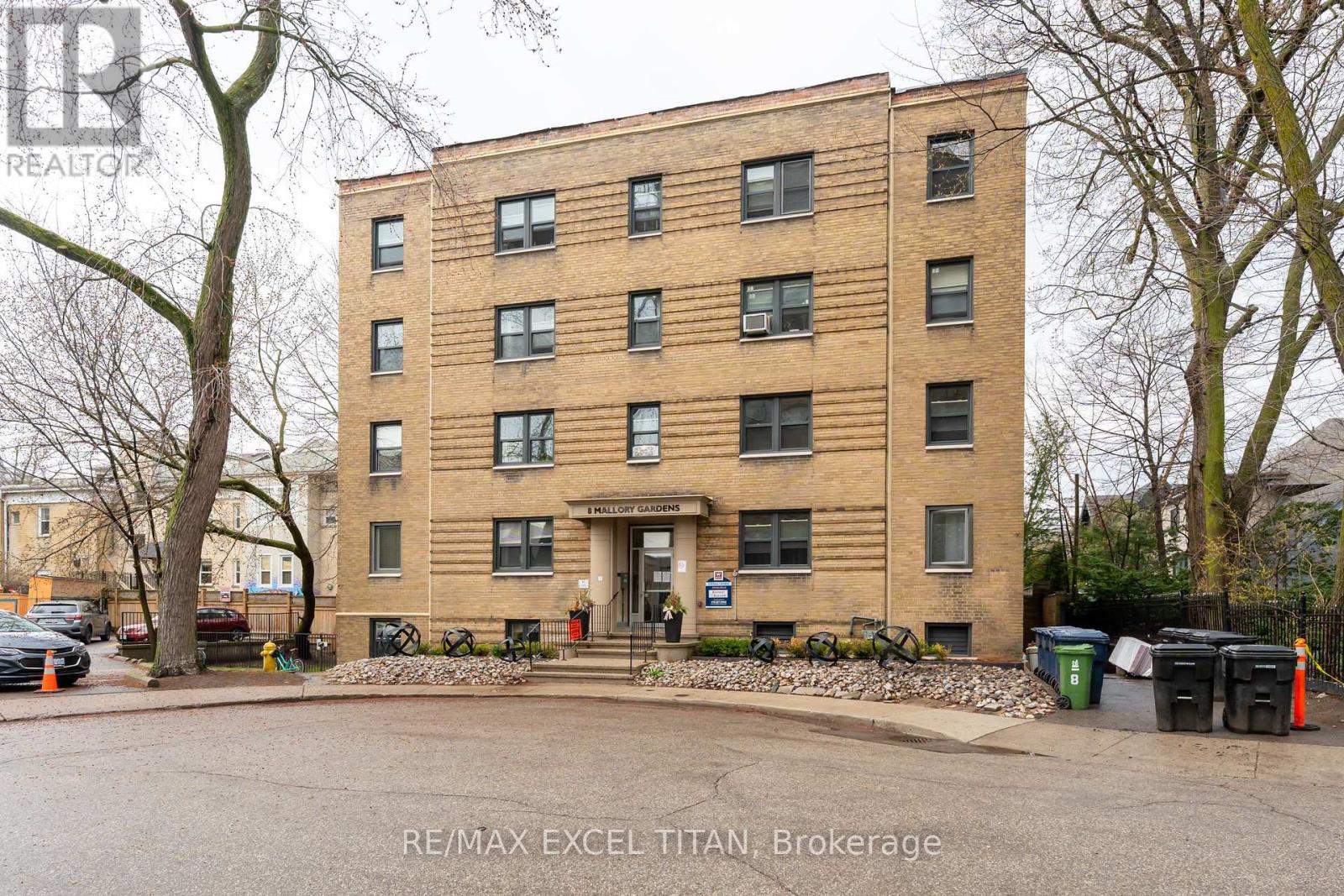 Apartment at 35 - 8 MALLORY GARDENS, Toronto