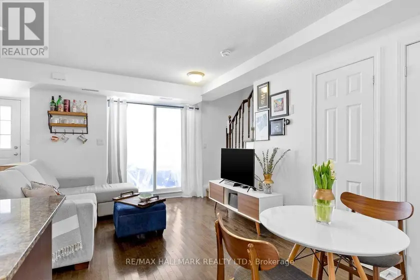 Townhouse at 122 - 11 RUTTAN STREET, Toronto (Dufferin Grove)