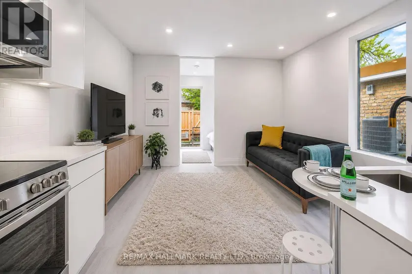 Townhouse at 2 - 415 DUNDAS STREET E, Toronto