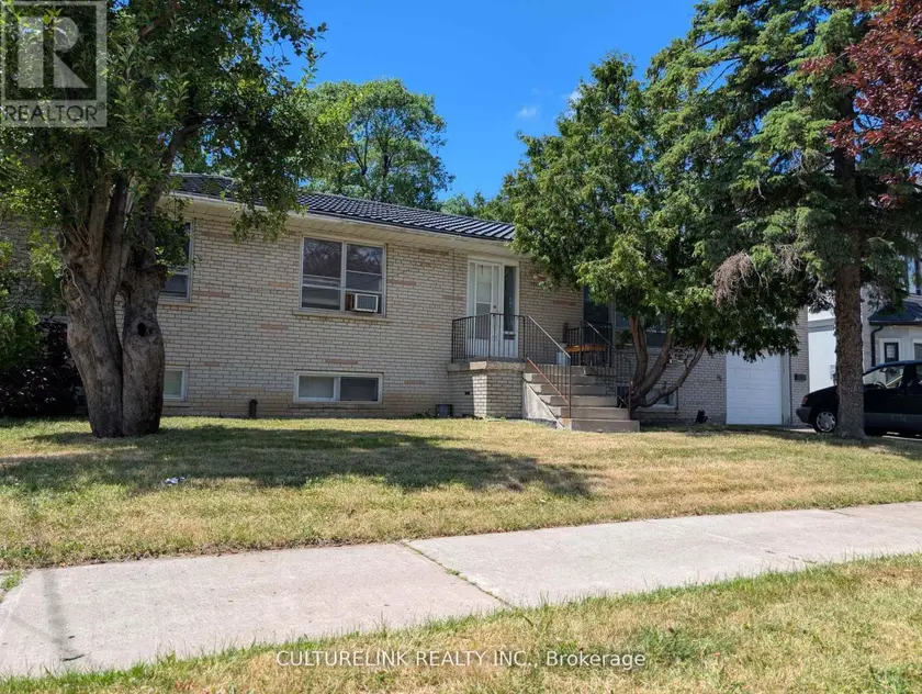 Detached at MAIN FLOOR - 998 WILLOWDALE AVENUE, Toronto