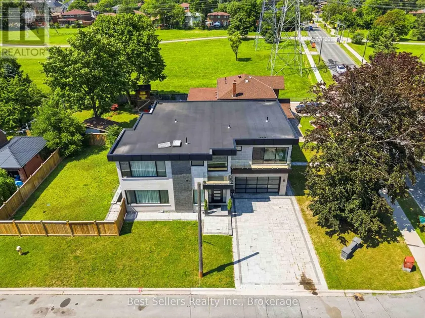 Detached at 52 GRANTBROOK STREET N, Toronto