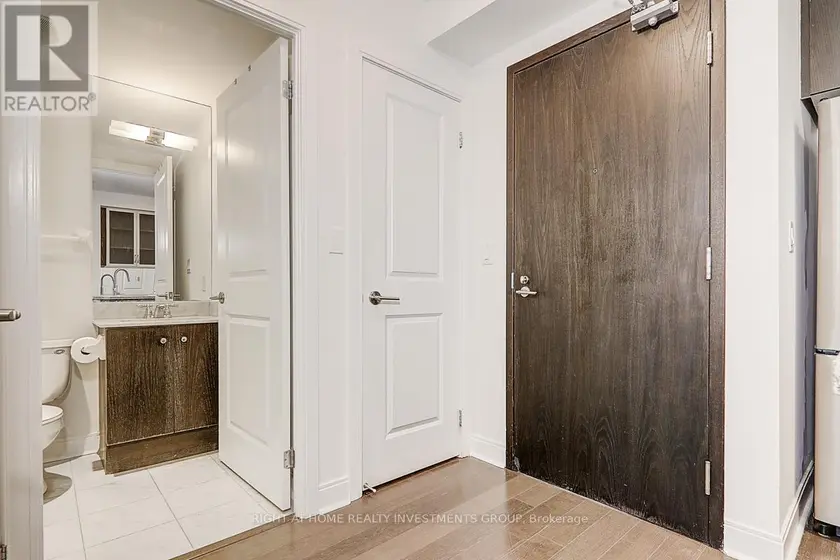 Apartment at 704 - 18 YORKVILLE AVENUE, Toronto (Rosedale-Moore Park)