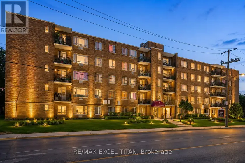 Apartment at 111 - 2895 BATHURST STREET, Toronto (Bedford Park-Nortown)