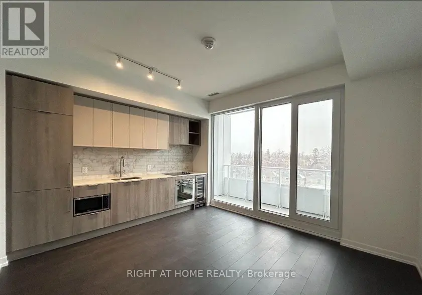 Apartment at 812 - 2020 BATHURST STREET, Toronto (Humewood-Cedarvale)