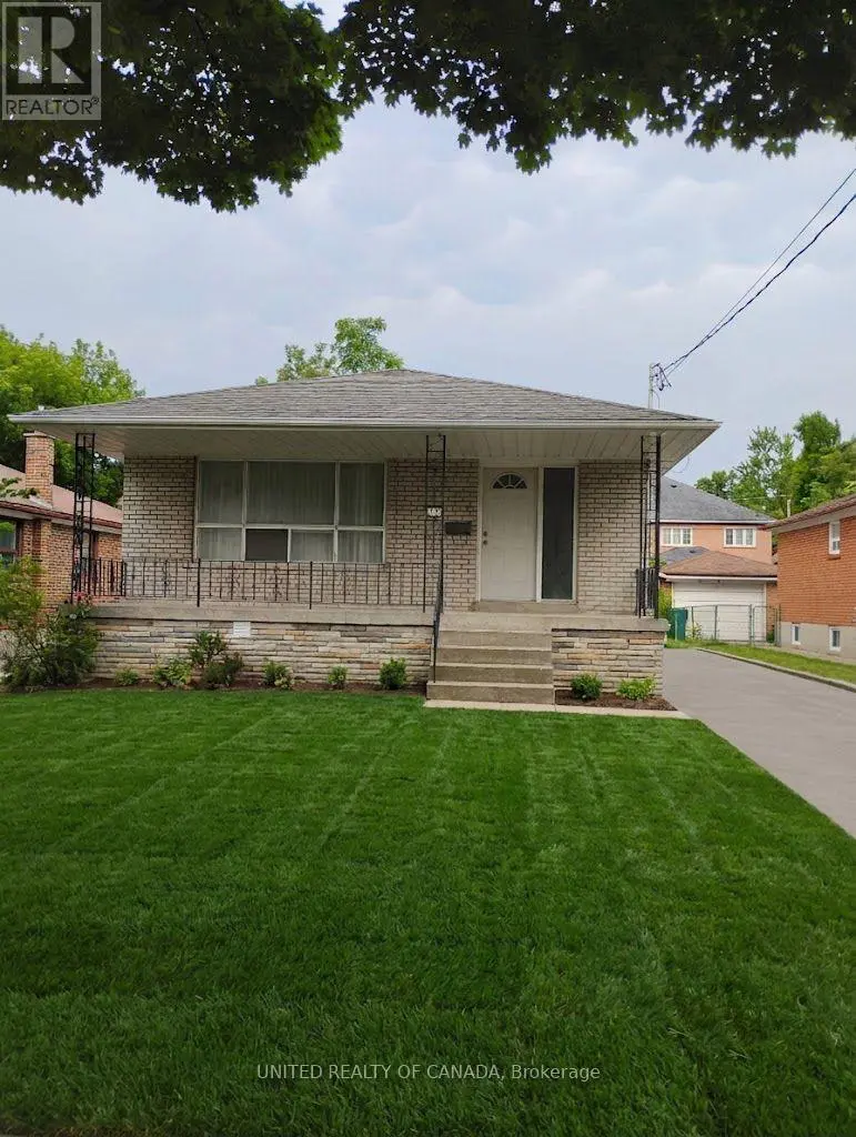 Detached at 37 MADAWASKA AVENUE, Toronto