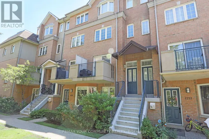 Townhouse at 1213 - 28 SOMMERSET WAY, Toronto