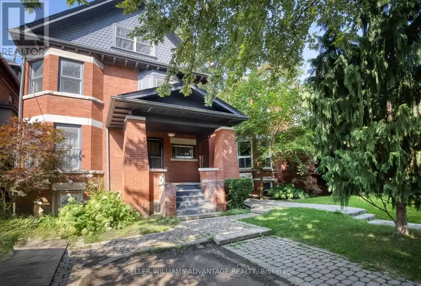 Detached at LOWER - 146 MADISON AVENUE, Toronto