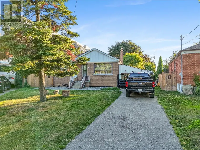 Detached at 19 WIGAN CRESCENT, Toronto