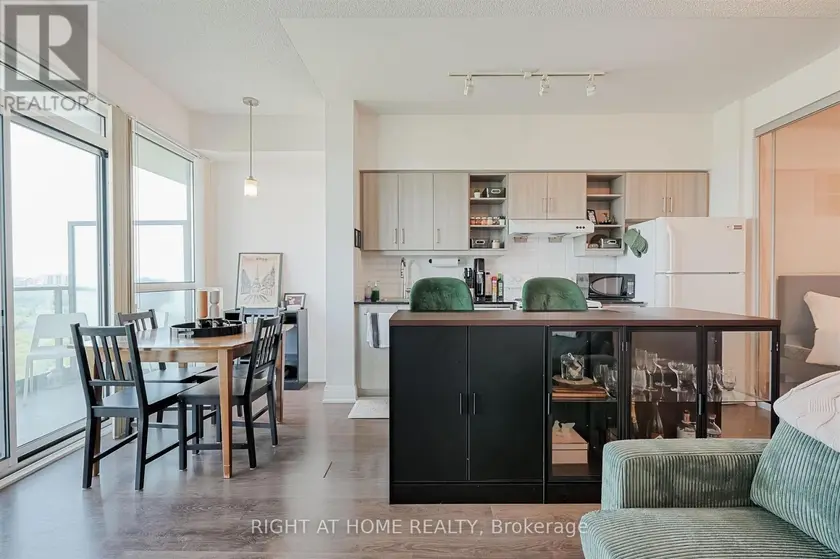 Apartment at 1018 - 160 VANDERHOOF AVENUE, Toronto