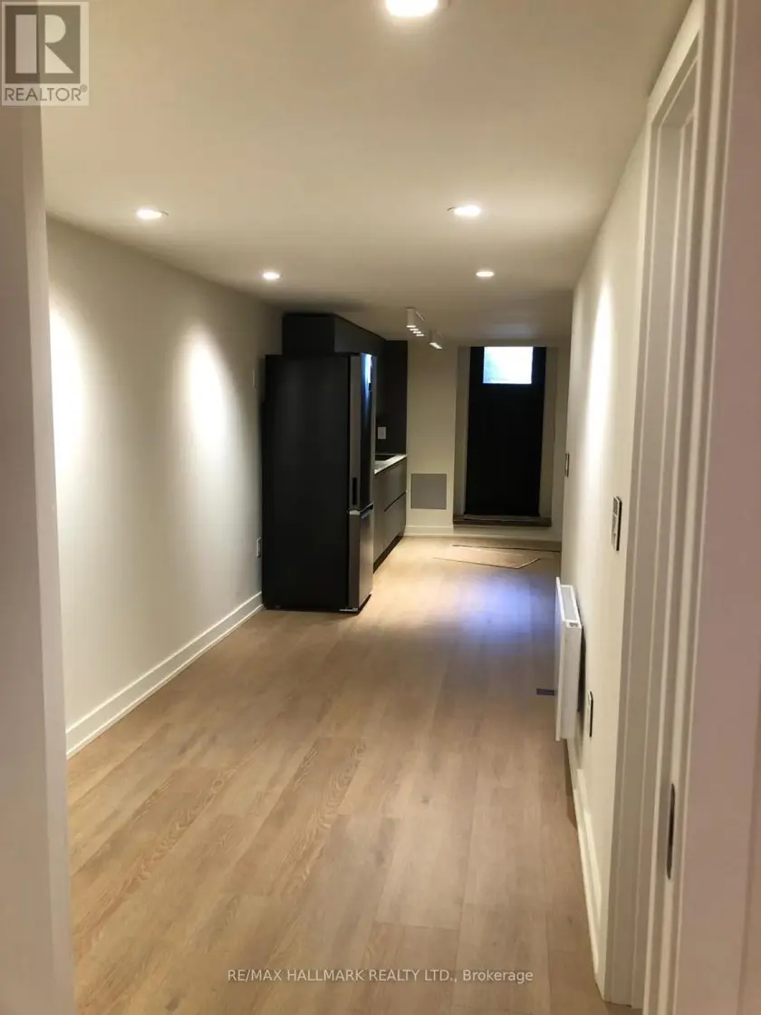 Townhouse at BASEMENT - 687 BLOOR STREET W, Toronto