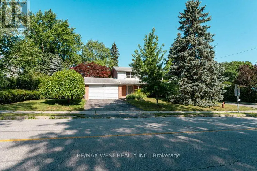 Detached at 2 ROBINTER DRIVE, Toronto
