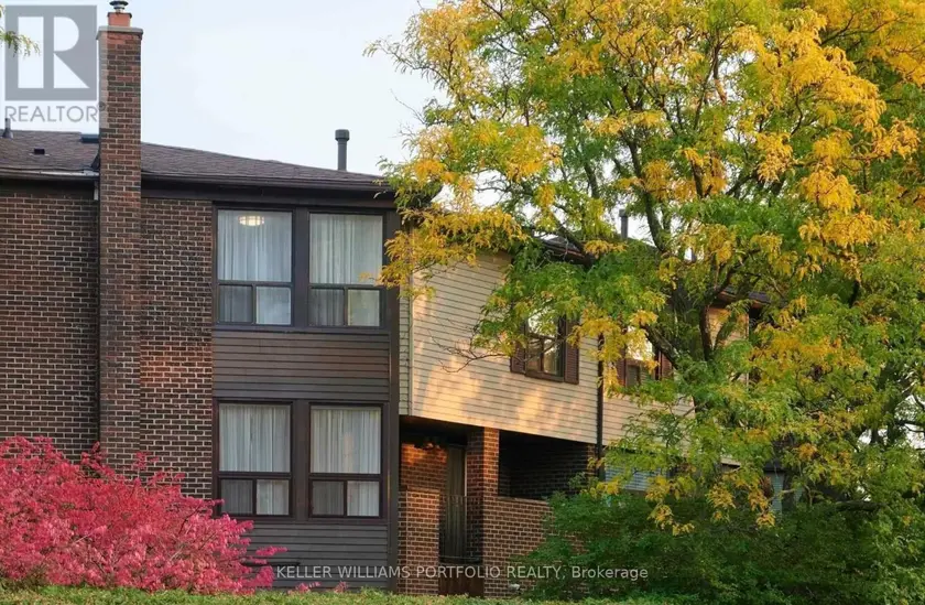 Townhouse at 10 LOFTY HILL WAY, Toronto