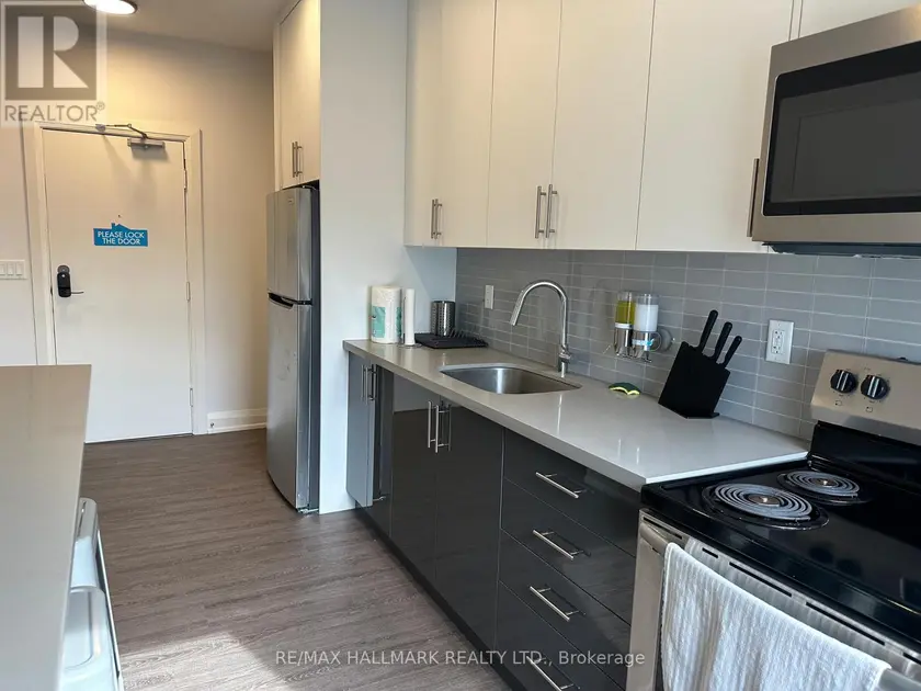 Multiplex at 16 - 595 ST CLAIR AVENUE W, Toronto