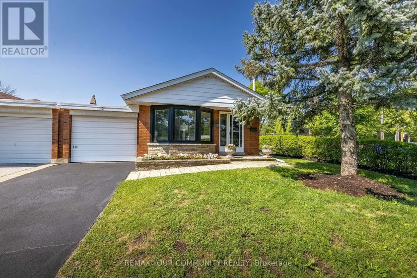 Semi-Detached/Link at 2 DOONAREE DRIVE, Toronto