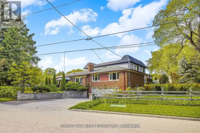 Detached at 18 IRVINGTON CRESCENT, Toronto
