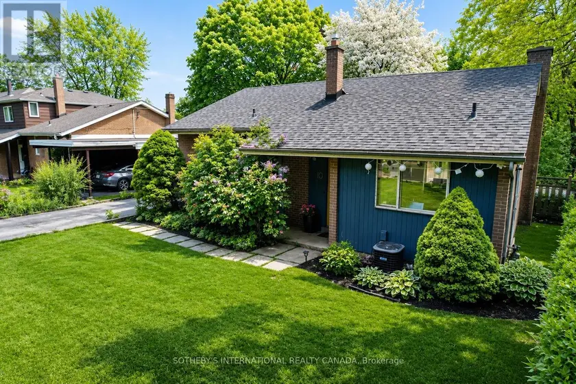 Detached at 10 TERNHILL CRESCENT, Toronto