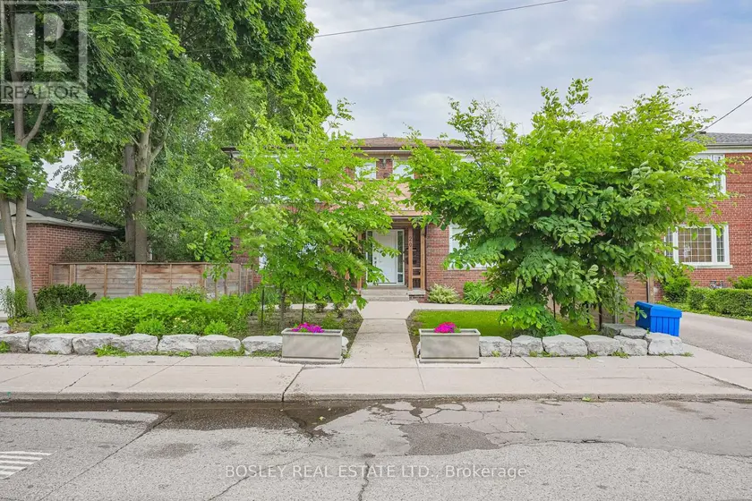 Detached at 3 - 20 MARKDALE AVENUE, Toronto