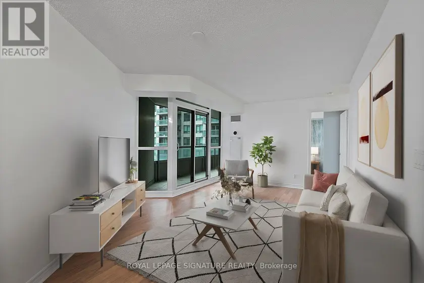 Apartment at 801 - 19 GRAND TRUNK CRESCENT, Toronto