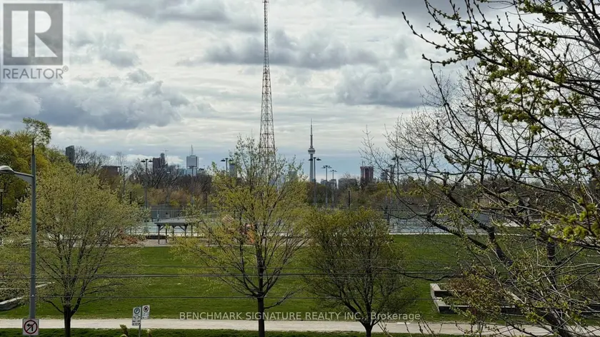 Apartment at TH106 - 6 PARKWOOD AVENUE, Toronto