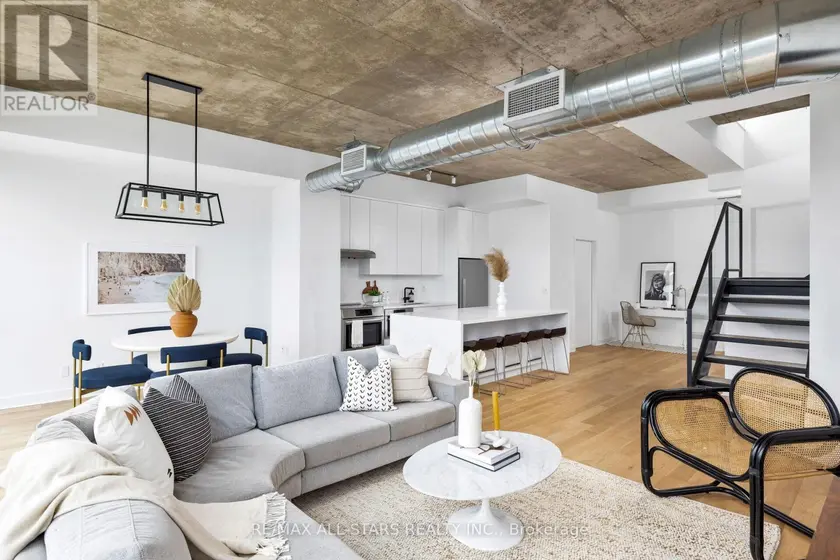 Apartment at PH1011 - 60 BATHURST STREET, Toronto