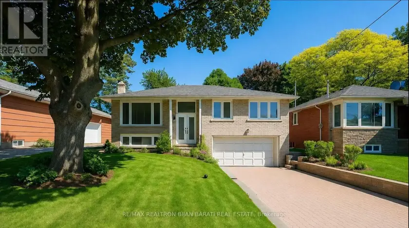 Detached at 33 SUMNER HEIGHTS DRIVE, Toronto
