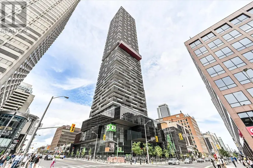 Apartment at PH5801 - 8 EGLINTON AVENUE E, Toronto