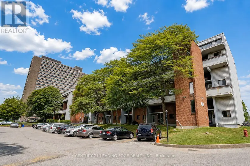 Townhouse at 207 - 135 LEEWARD GLENWAY, Toronto