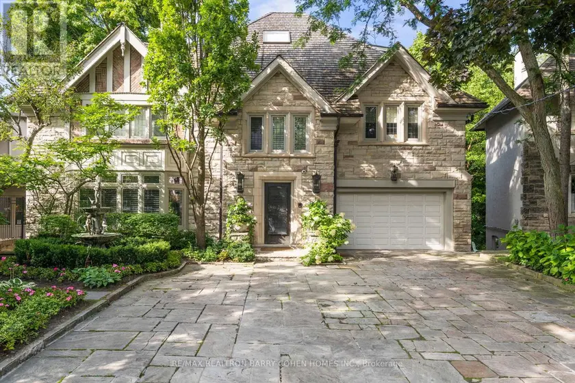 Detached at 11 ORMSBY CRESCENT, Toronto