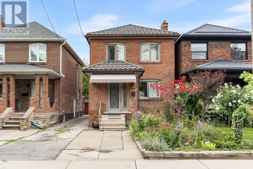 Detached at 134 HOLLAND PARK AVENUE, Toronto