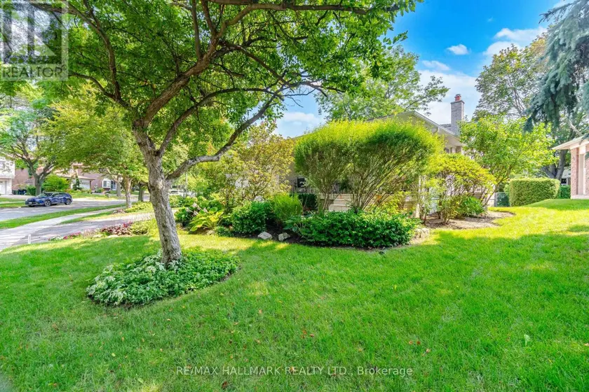 Detached at 17 WELLESBOURNE CRESCENT, Toronto