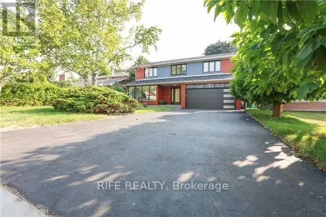 Detached at 9 GATEHEAD ROAD, Toronto