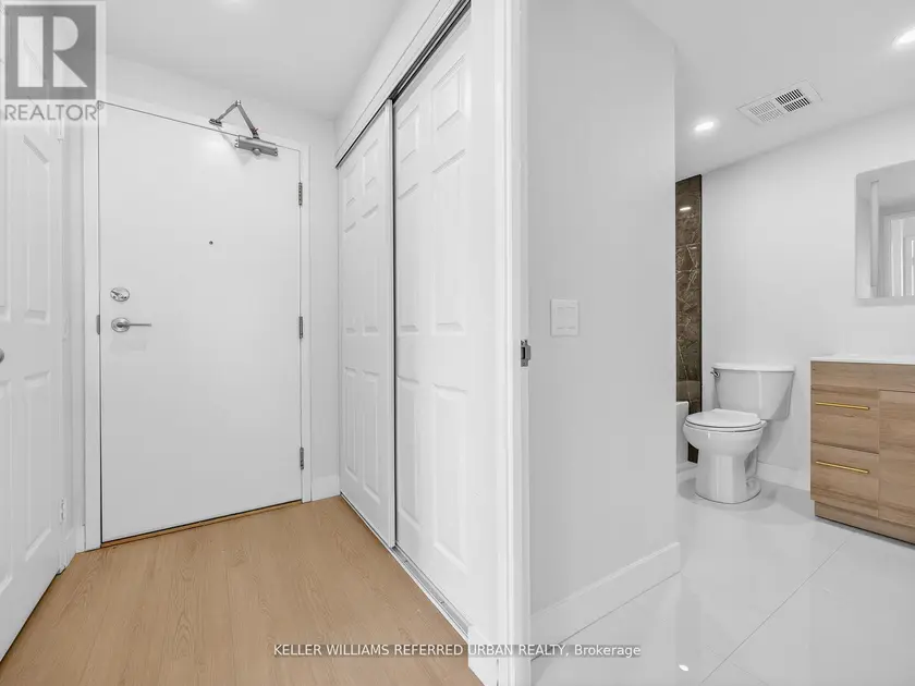 Apartment at 501 - 7 BISHOP AVENUE, Toronto