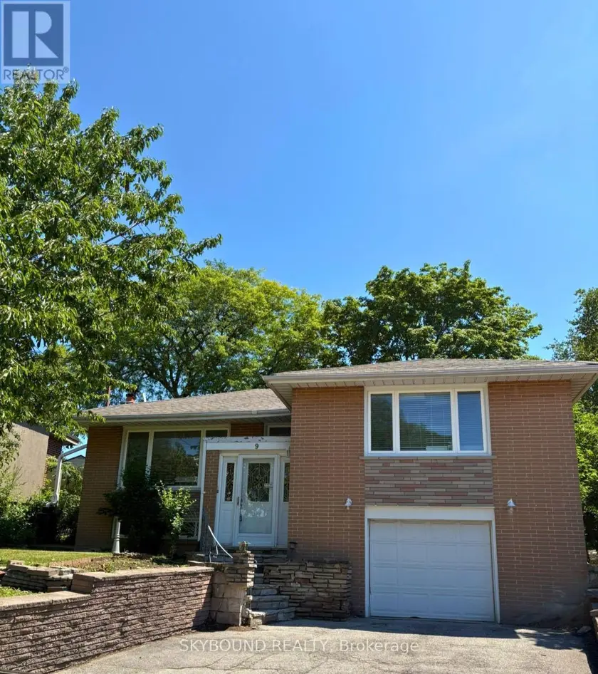 Detached at 9 CARONPORT CRESCENT, Toronto