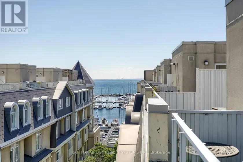 Townhouse at 323 - 32 STADIUM ROAD, Toronto